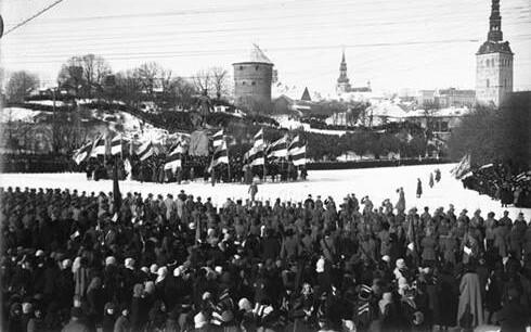 Eesti Vabariigi 1. aastapäeva paraad vendade Parikaste pildil aastast 1919.