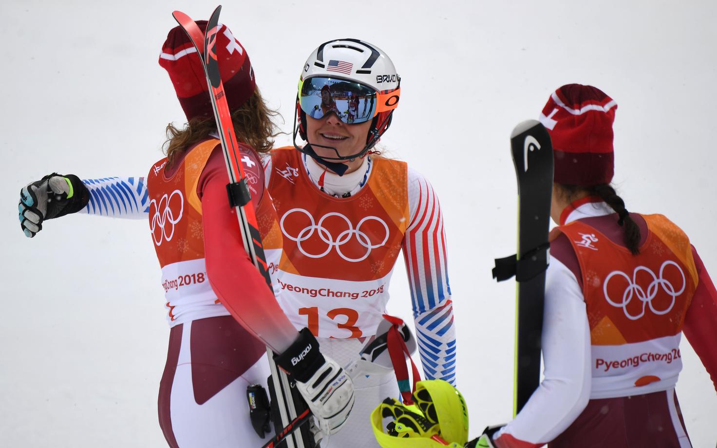 Lindsey Vonn embamas kahte pjedestaalile jõudnud šveitslannat