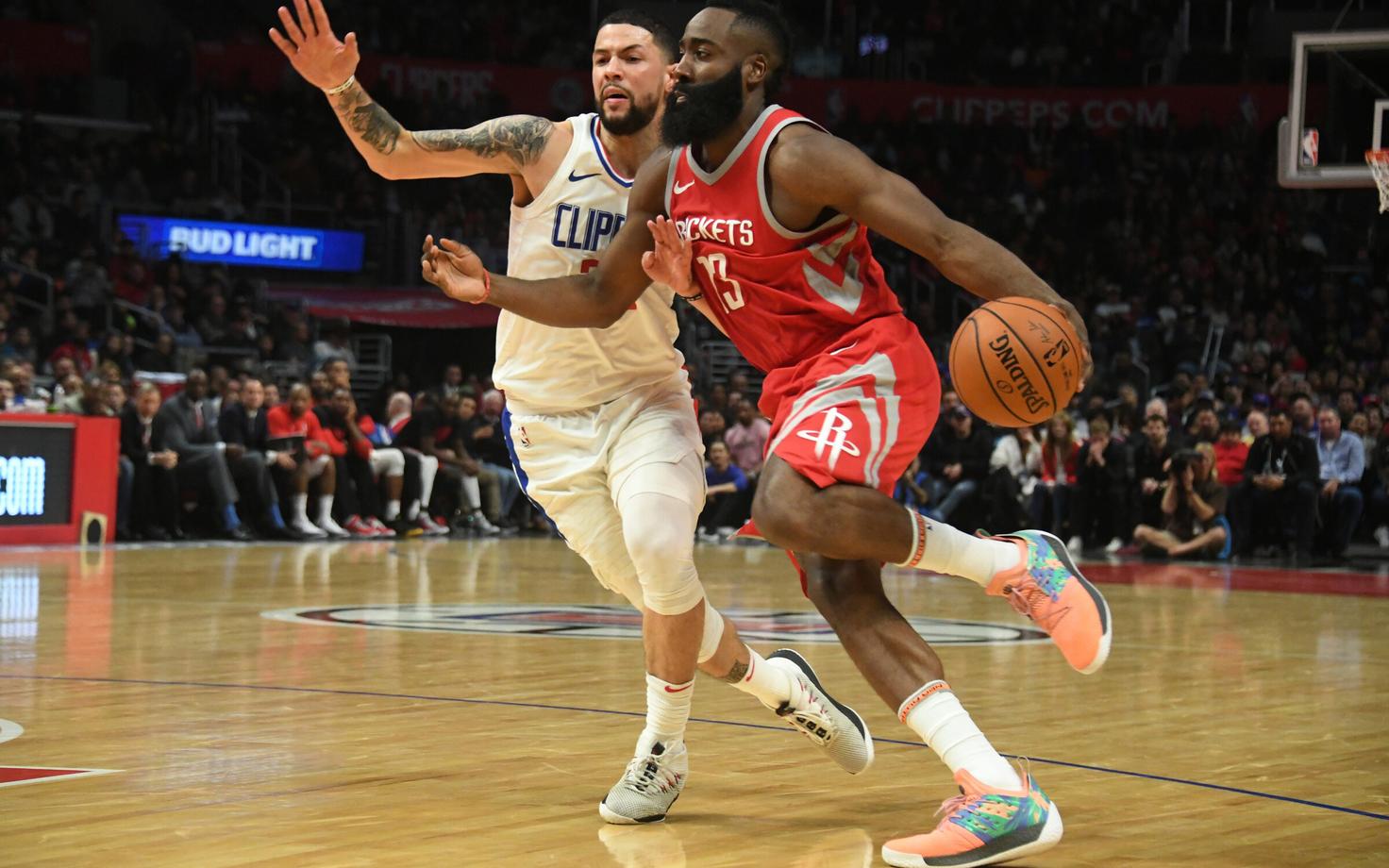 25 punkti visanud James Harden (punases).