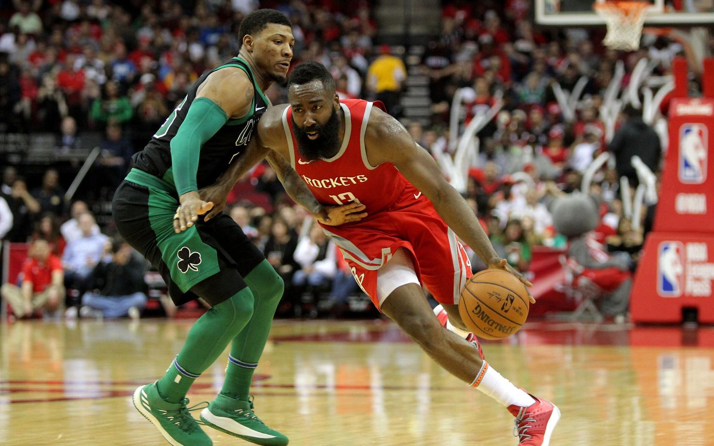 Marcus Smart (vasakul) ja James Harden.