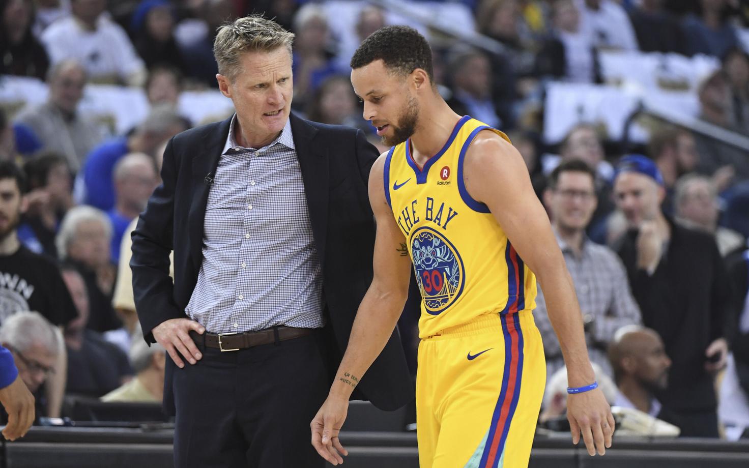 Golden State Warriorsi peatreener Steve Kerr ja Stephen Curry