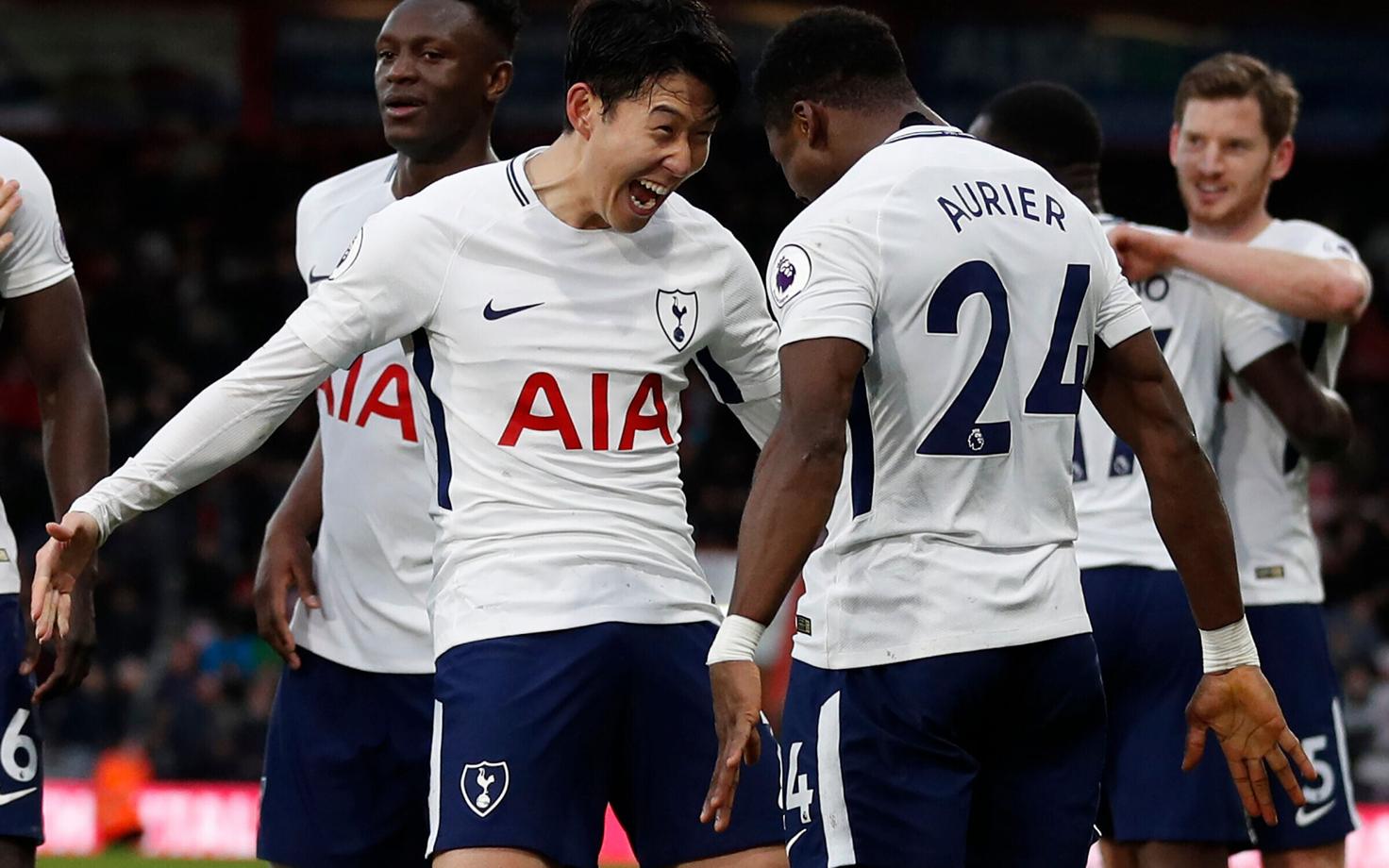 Tottenhami mängijad väravat tähistamas.