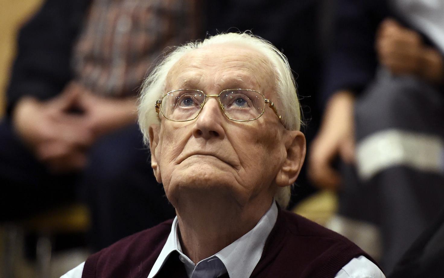 Oskar Gröning 2015. aastal kohtus.