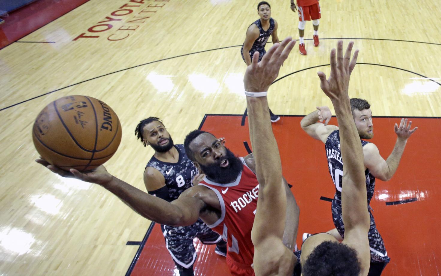 James Harden (punases).