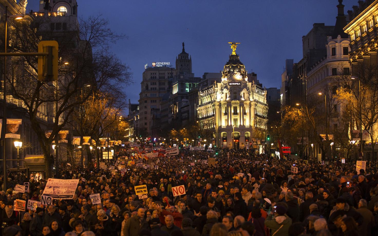 Tuhanded hispaania pensionärid meeleavaldusel Madridis.