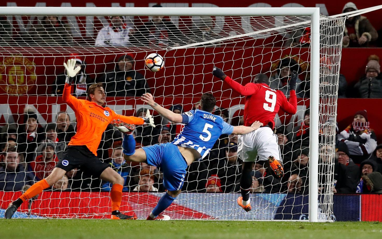 Romelu Lukaku 1:0 väravat löömas.