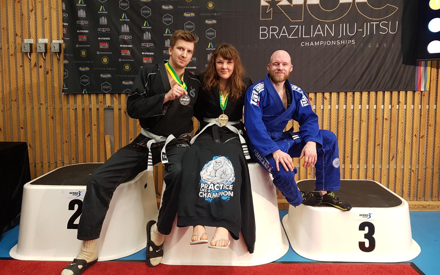 3D Treeningu võitlejad koos medalitega