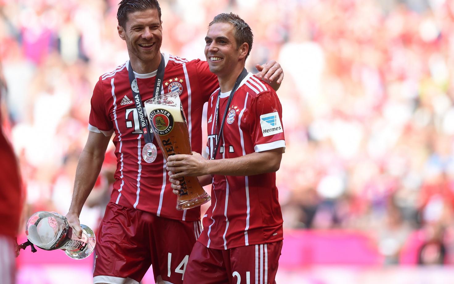 Xabi Alonso ja Philipp Lahm Saksamaa kõrgliiga võitu tähistamas.