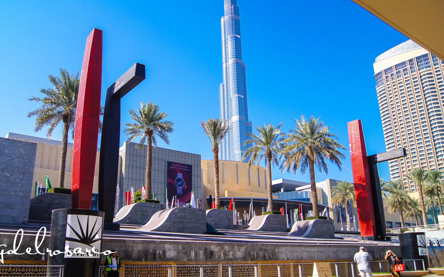 Фасад ТЦ Dubai Mall.