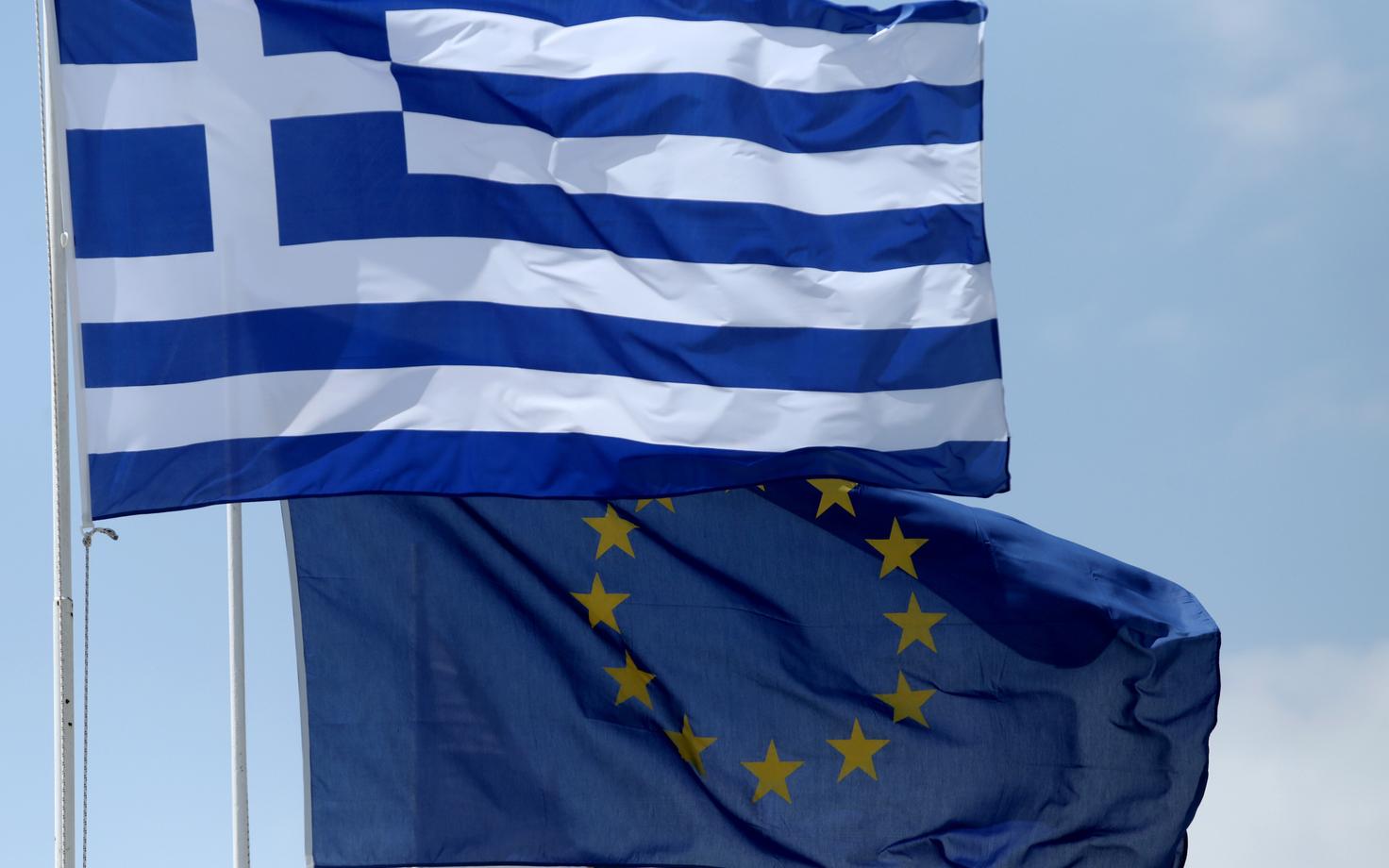 Kreeka ja Euroopa Liidu lipp.