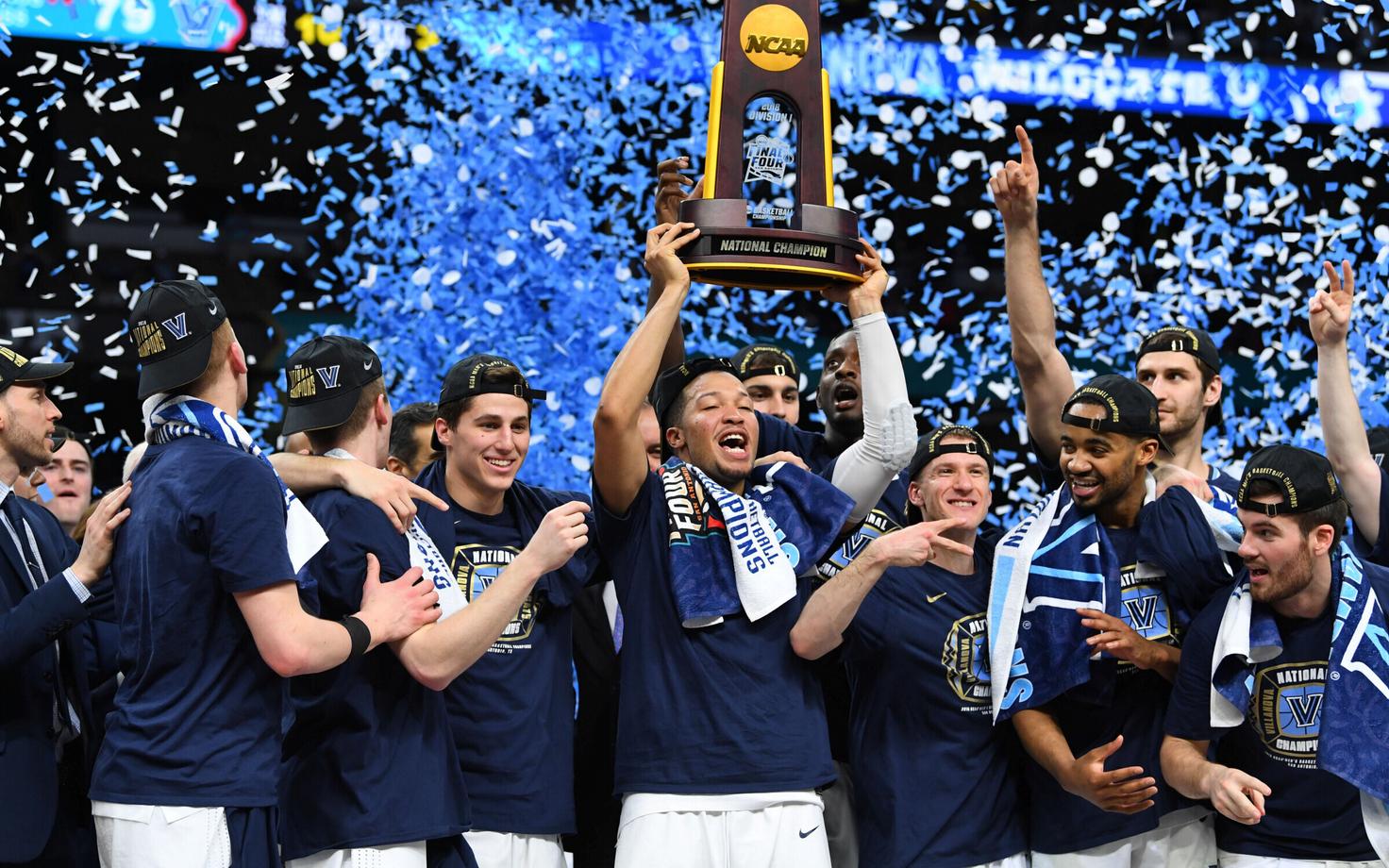 Villanova Wildcats NCAA turniiri võidukarikaga.