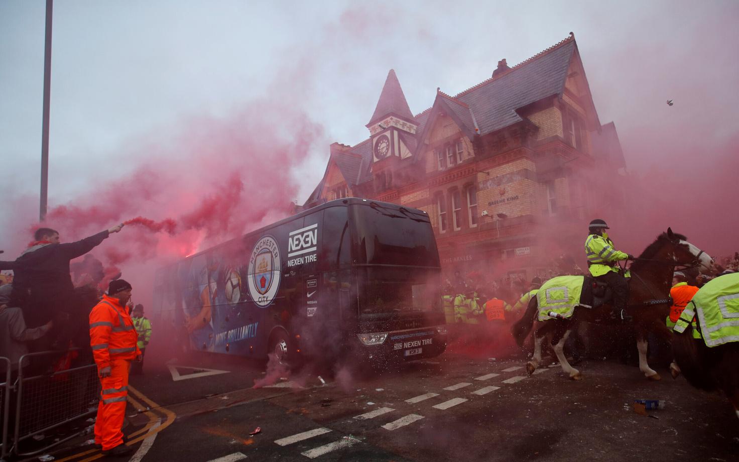 Manchester City buss Anfieldile saabumas.