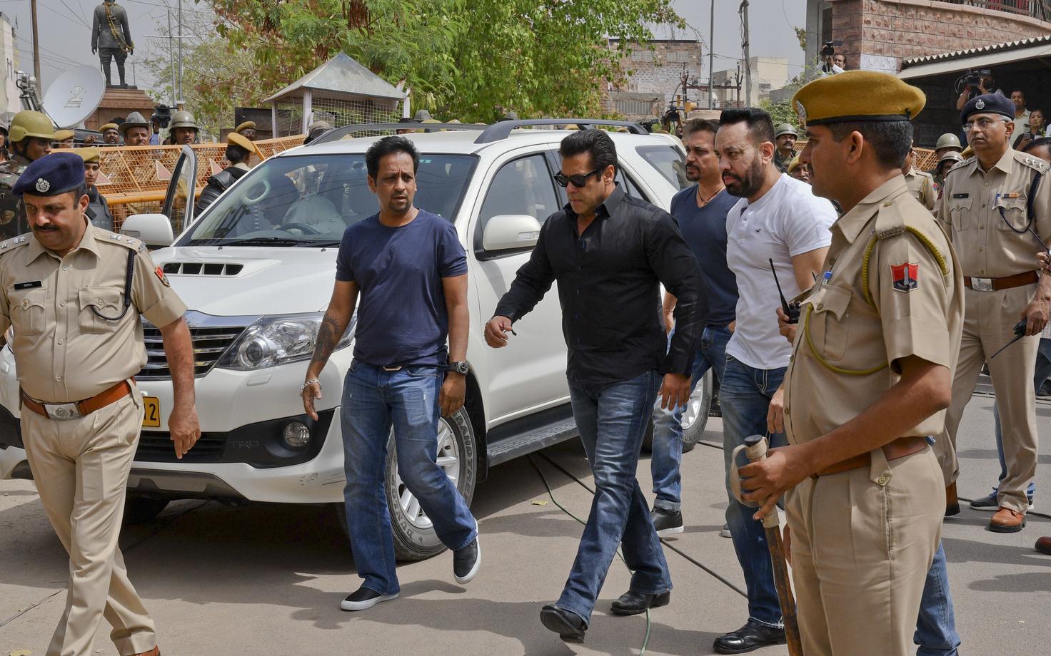 Salman Khan kohtusse minemas.