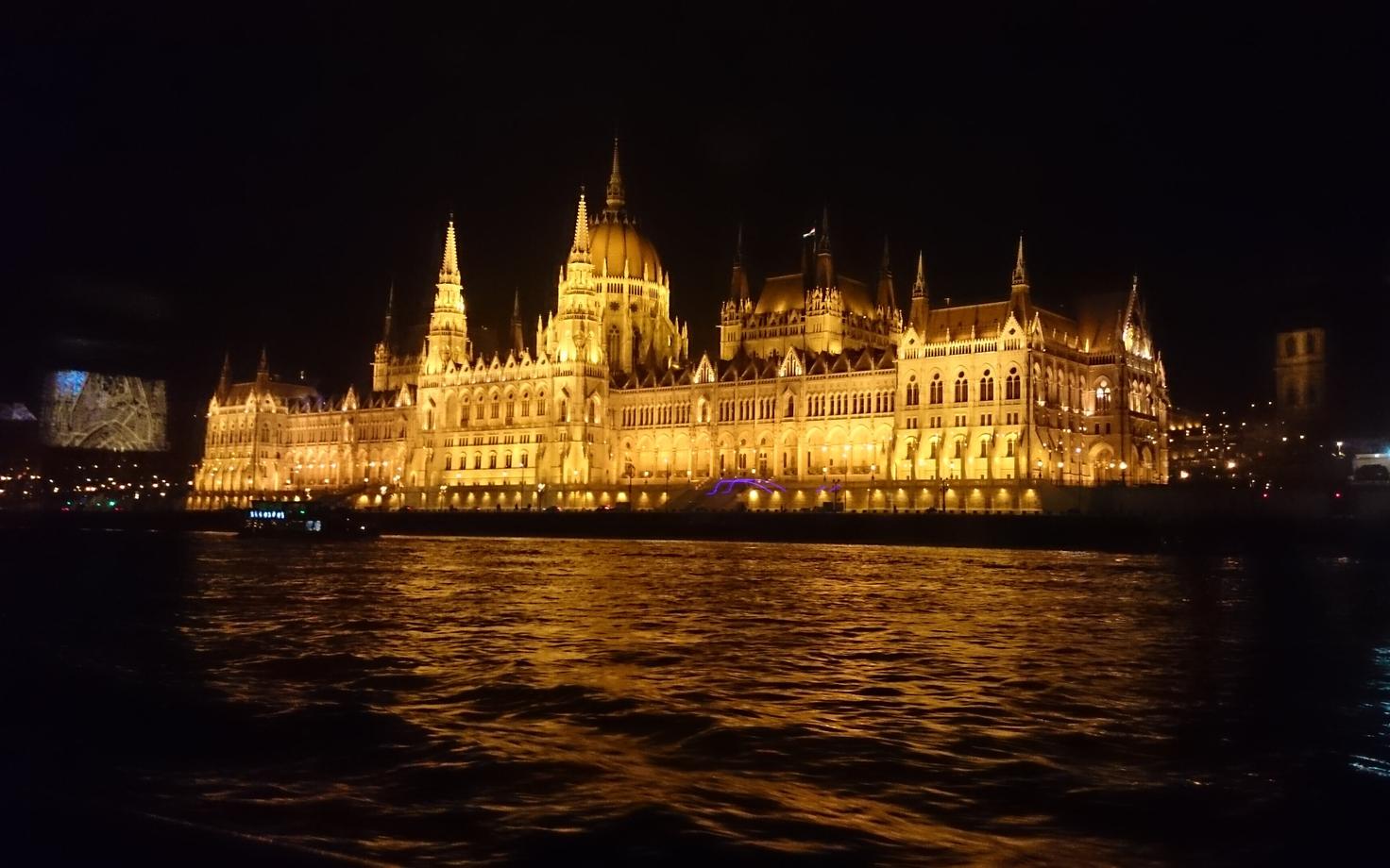 Будапешт. Здание парламента.