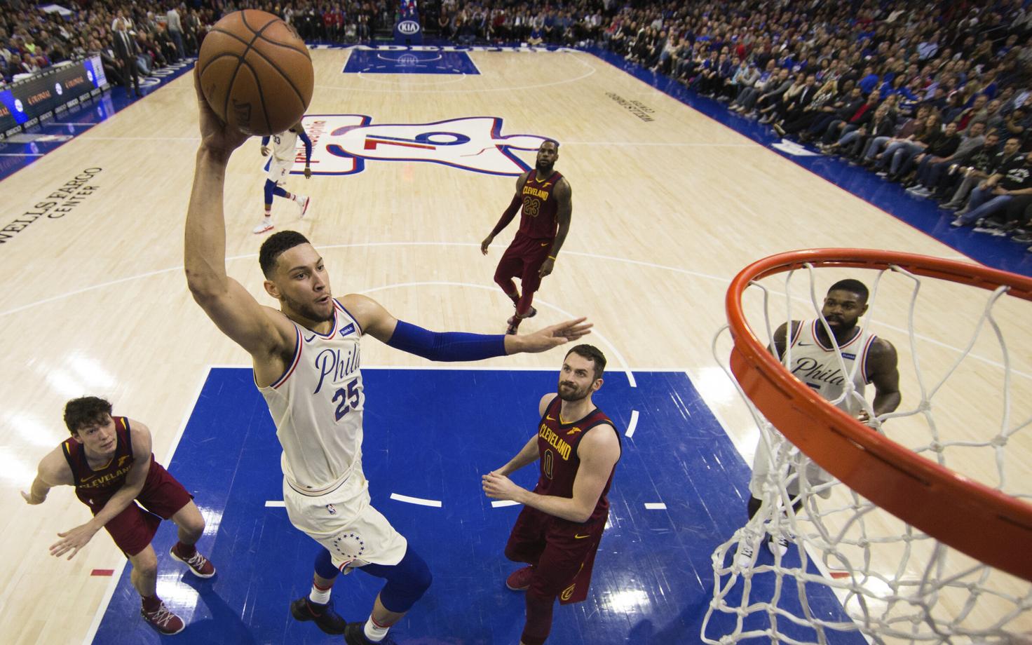 Ben Simmons (palliga) kohtumises Clevelandiga.
