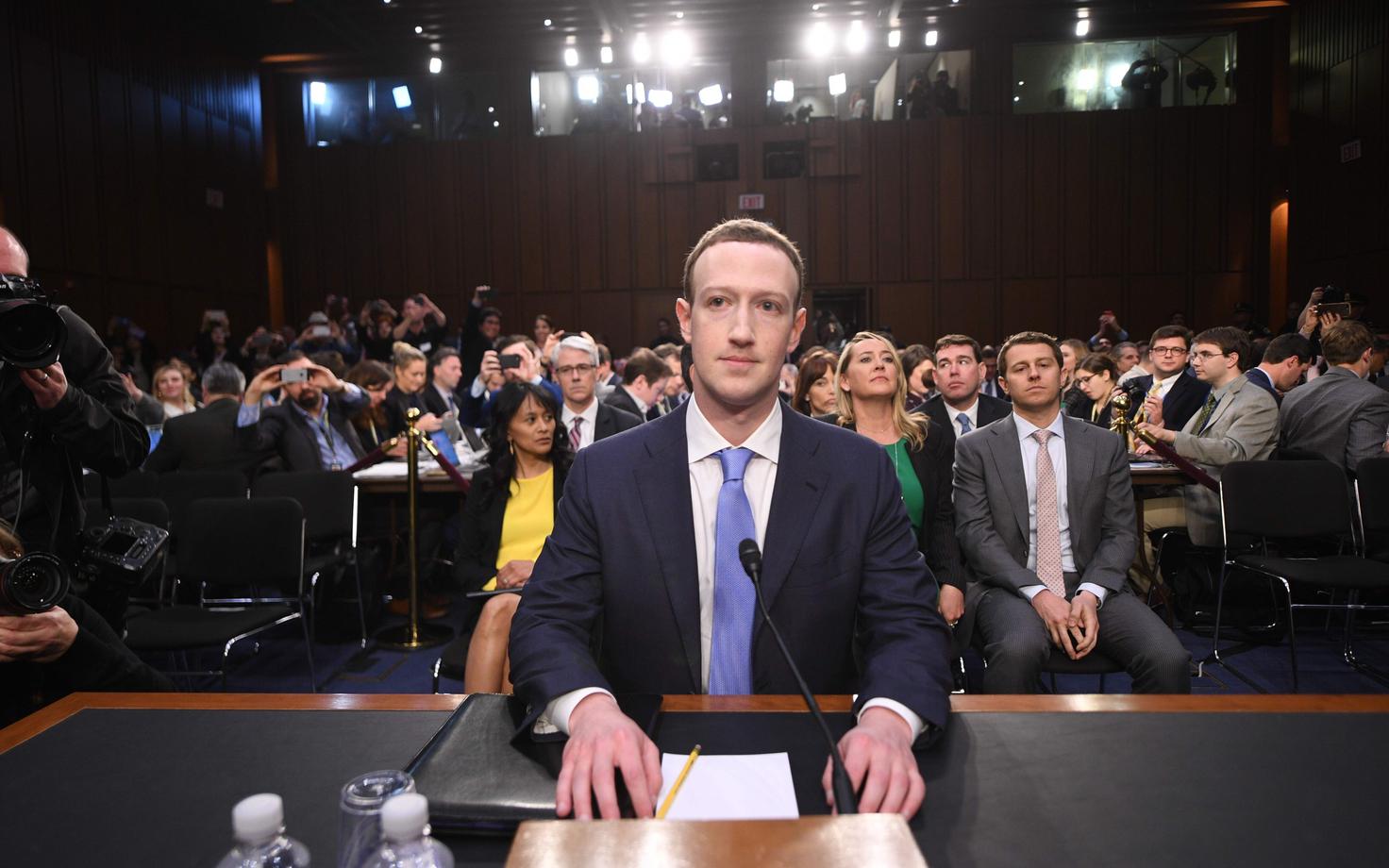 Mark Zuckerberg andmas tunnistusi.