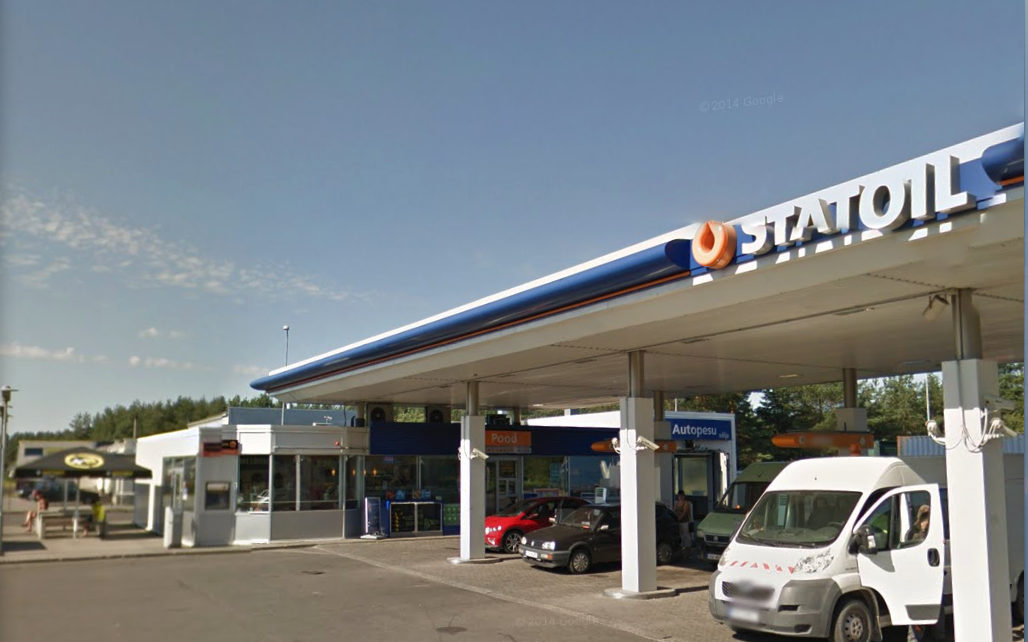 Varem Statoili nime kandnud tankla Narvas.