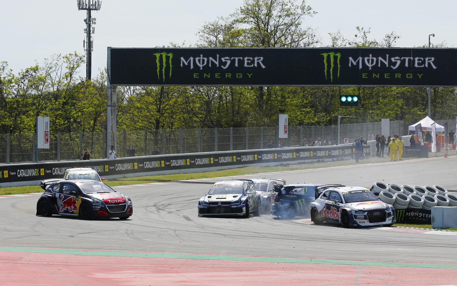 Manööver, mis maksis Mattias Ekströmile esikoha - rootslase Audi lükkas Petter Solbergi Volkswageni rehvihunnikusse.