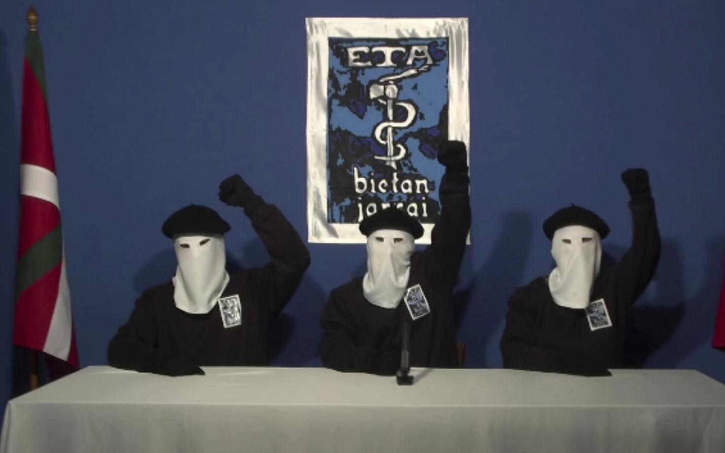 ETA esindajad 2011. aastal avaldust tegemas.