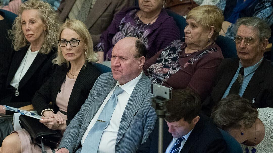 EKRE kongress, paremalt Martin Helme, Mart Helme ja Helle-Moonika Helme