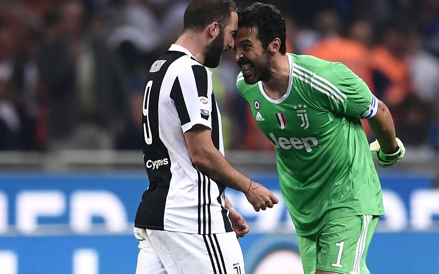 Gonzalo Higuain ja Gianluigi Buffon.