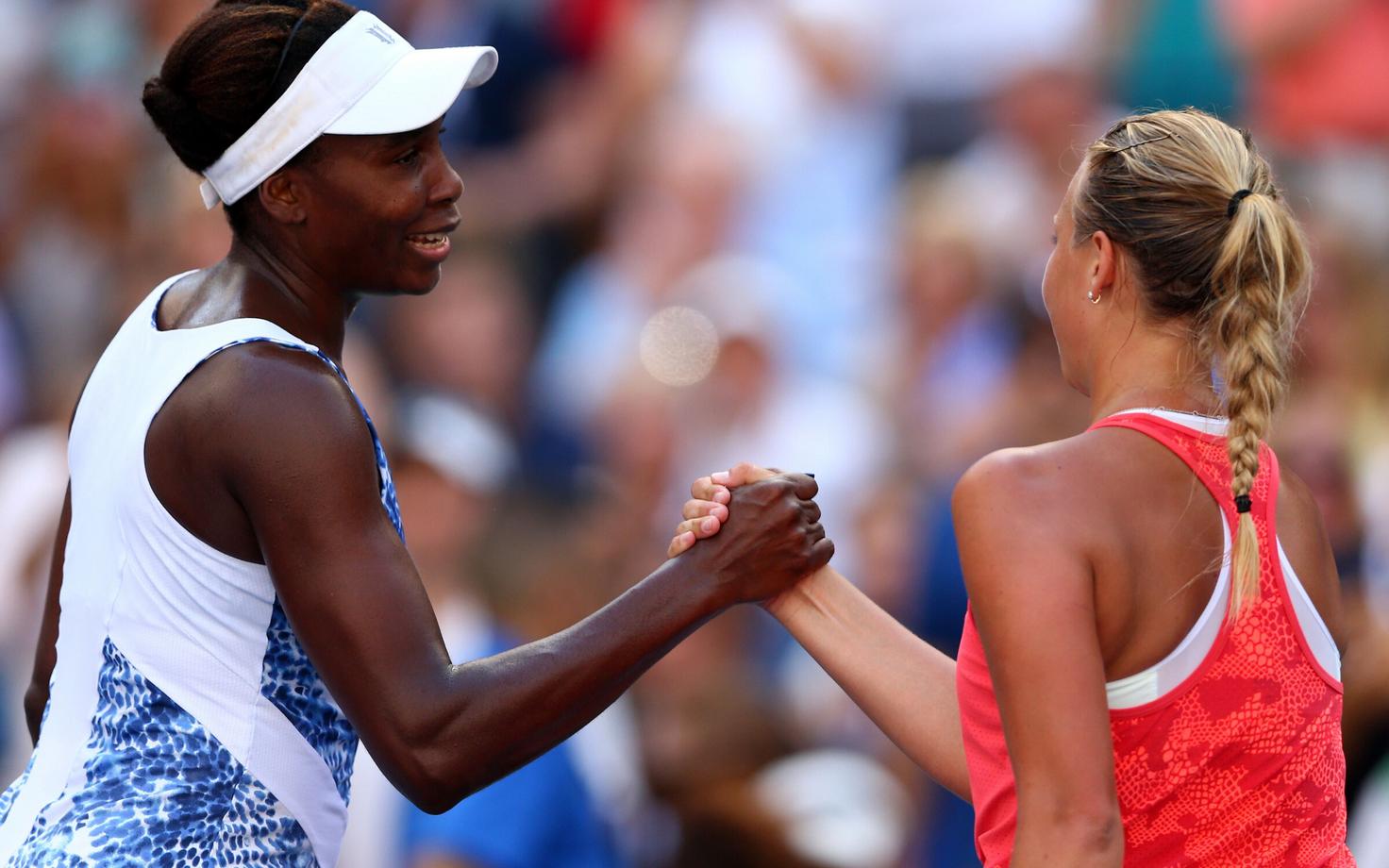 Venus Williams ja Anett Kontaveit 2015. aasta US Openil.