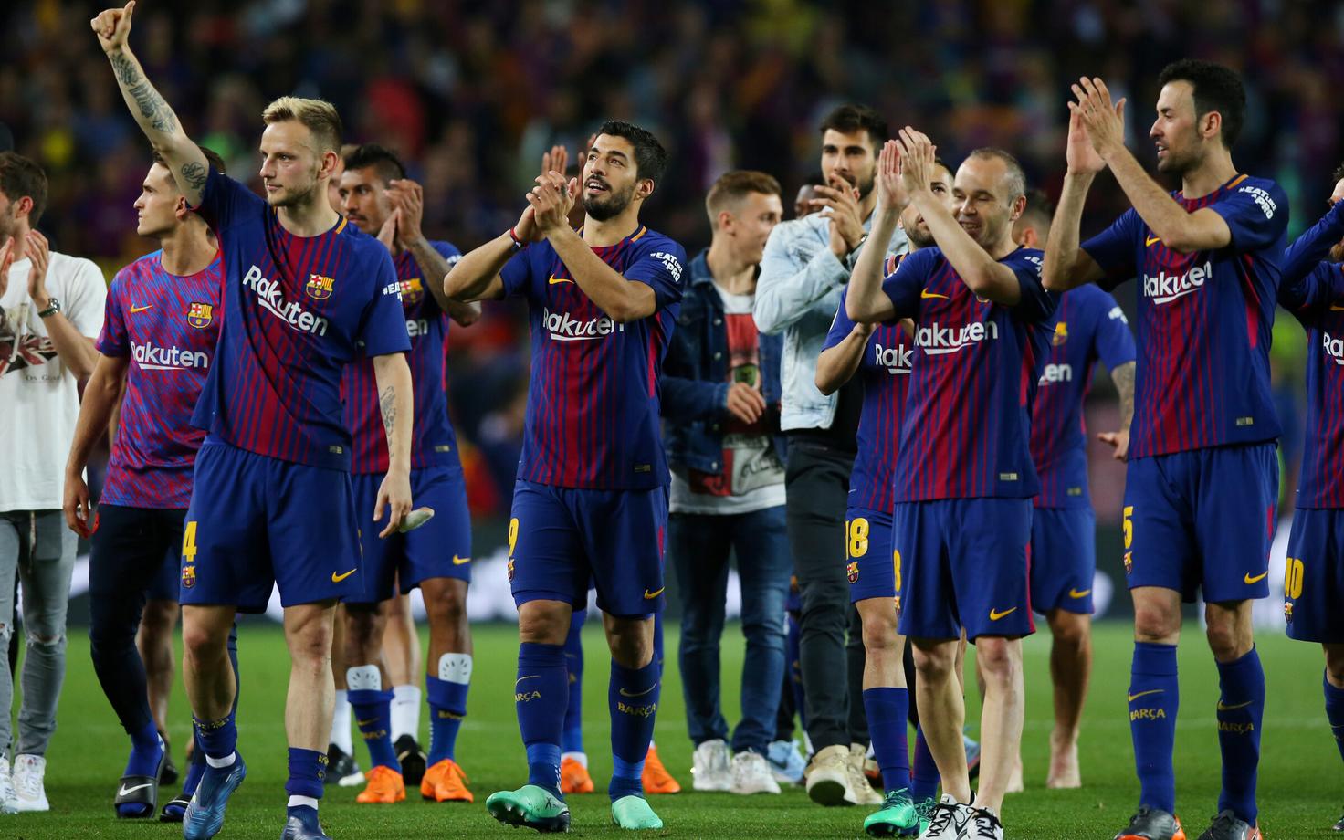 Andres Iniesta (paremalt teine) koos meeskonnakaaslastega