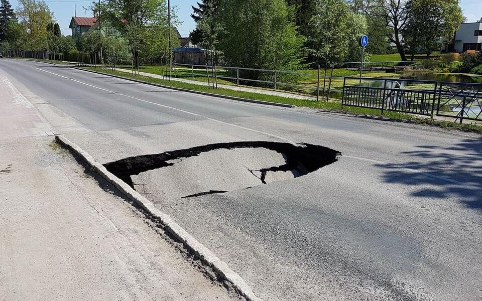 Мост на улице Карья в Раквере 15 мая.