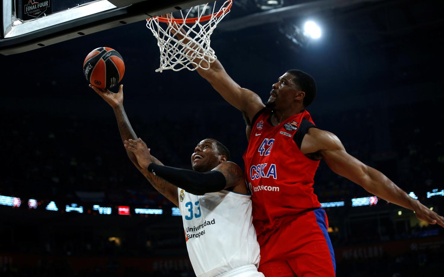 Trey Thompkins ja Kyle Hines