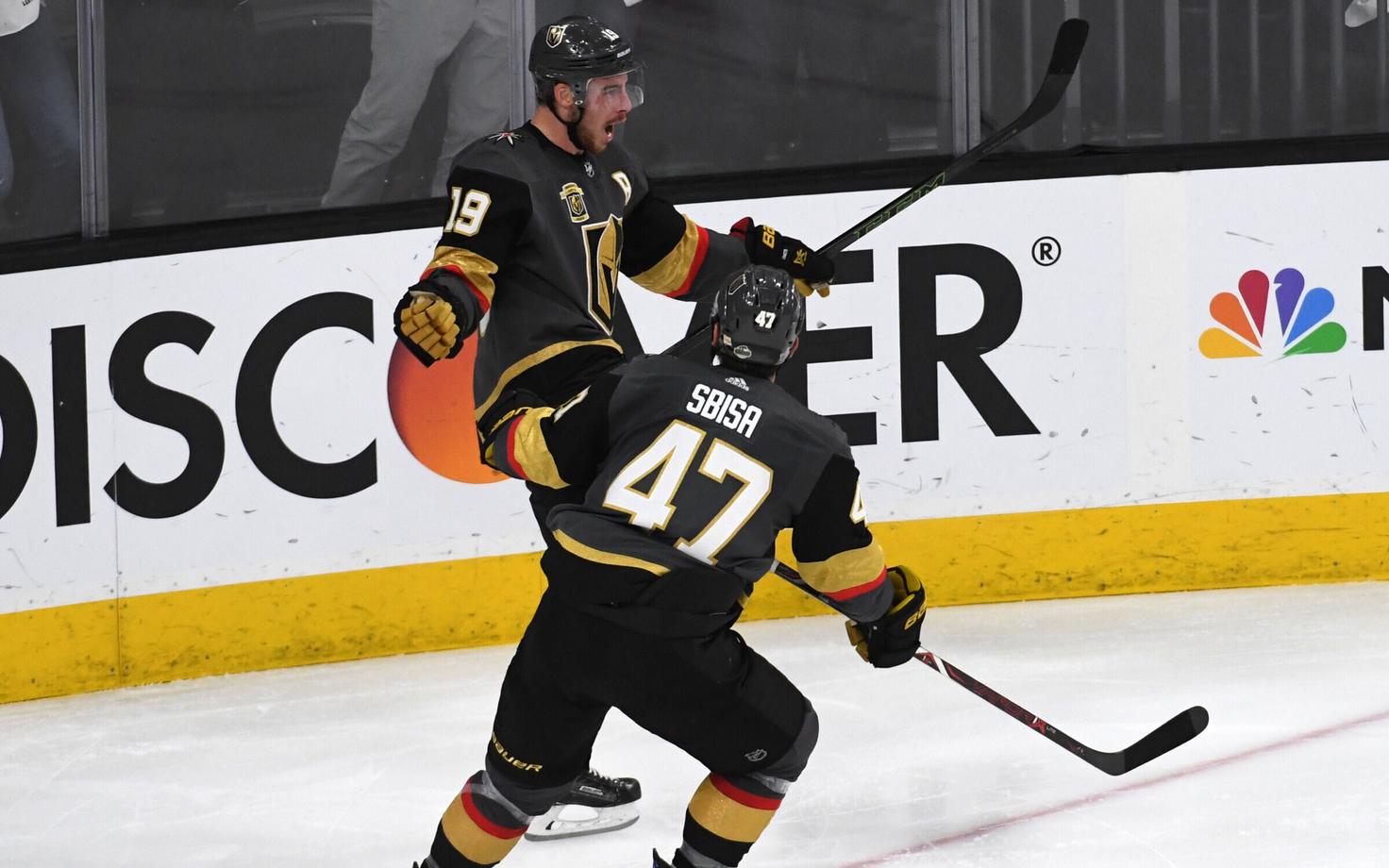 Reilly Smith (vasakul) lõi Golden Knightsile võiduvärava