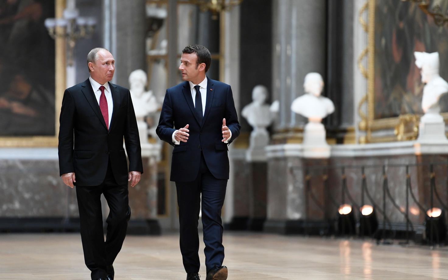 Vladimir Putin ja Emmanuel Macron.