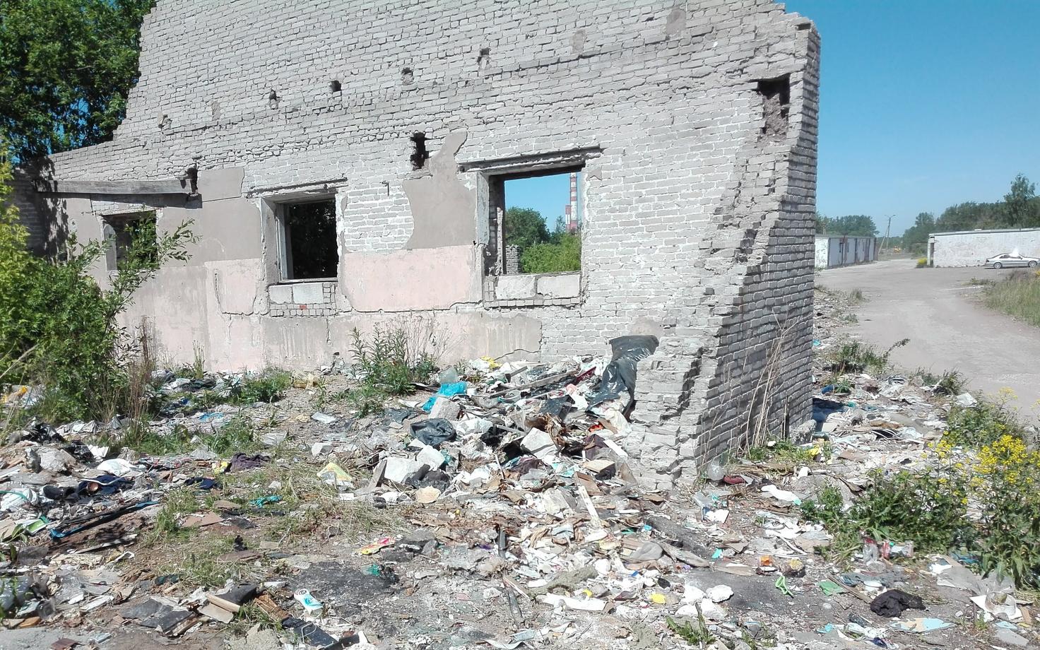 Стихийная свалка в Кохтла-Ярве.