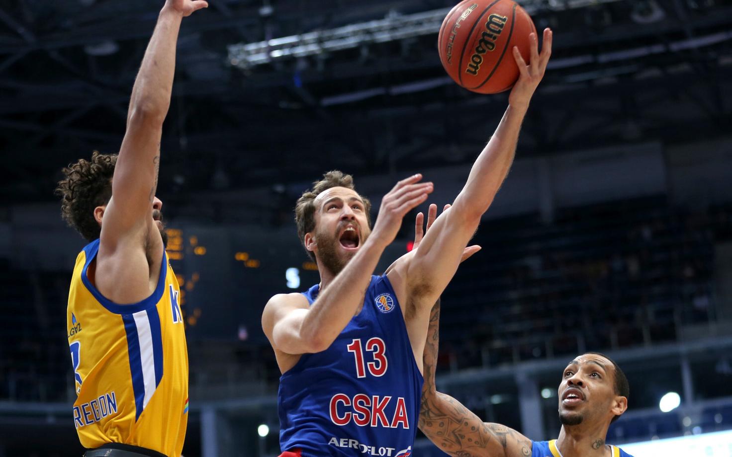 Sergio Rodriguez (keskel)