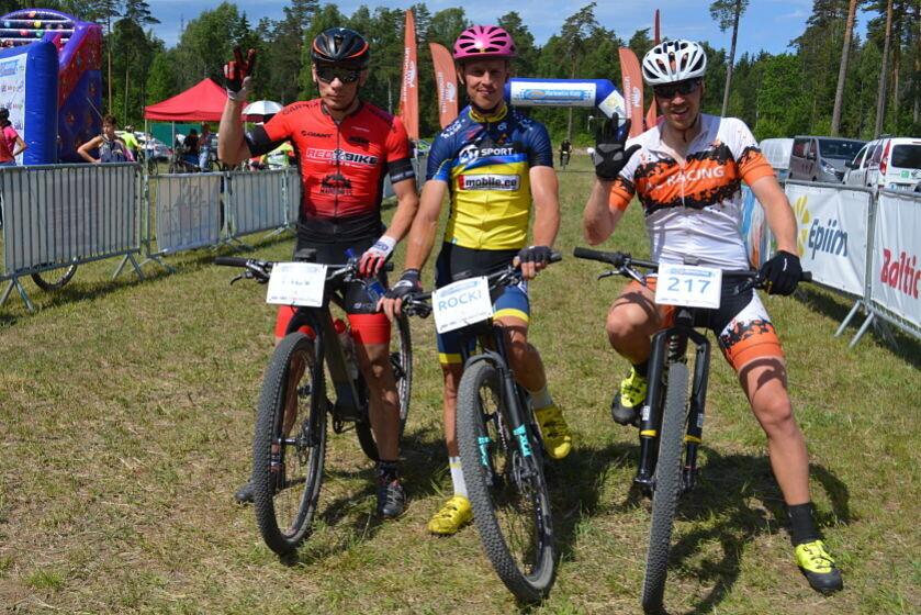 Märjamaa maratoni esikolmik, vasakult Meelis Pilv, Silver Schults ja Hendrik Kivilo