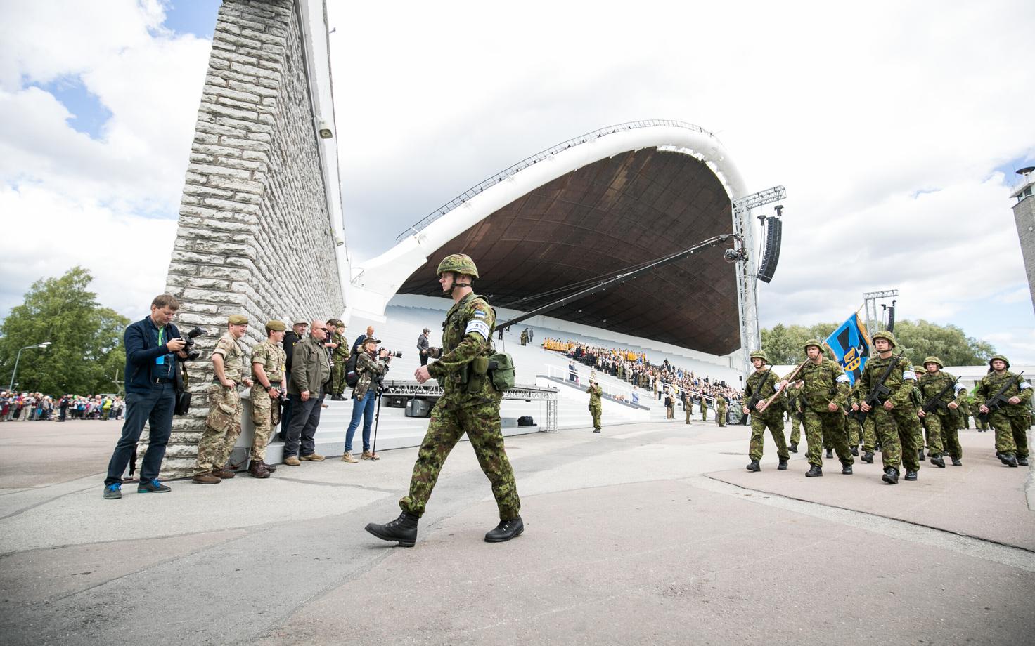 Võidupüha paraad Tallinna lauluväljakul