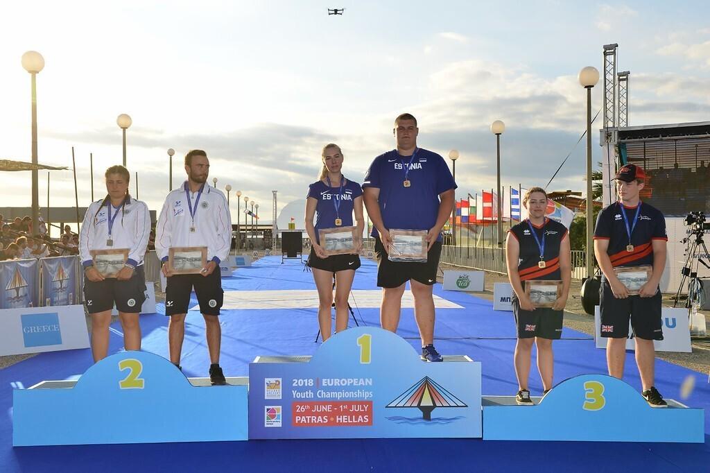 Lisell Jäätma ja Kristjan Puusepp kuldmedalitega.