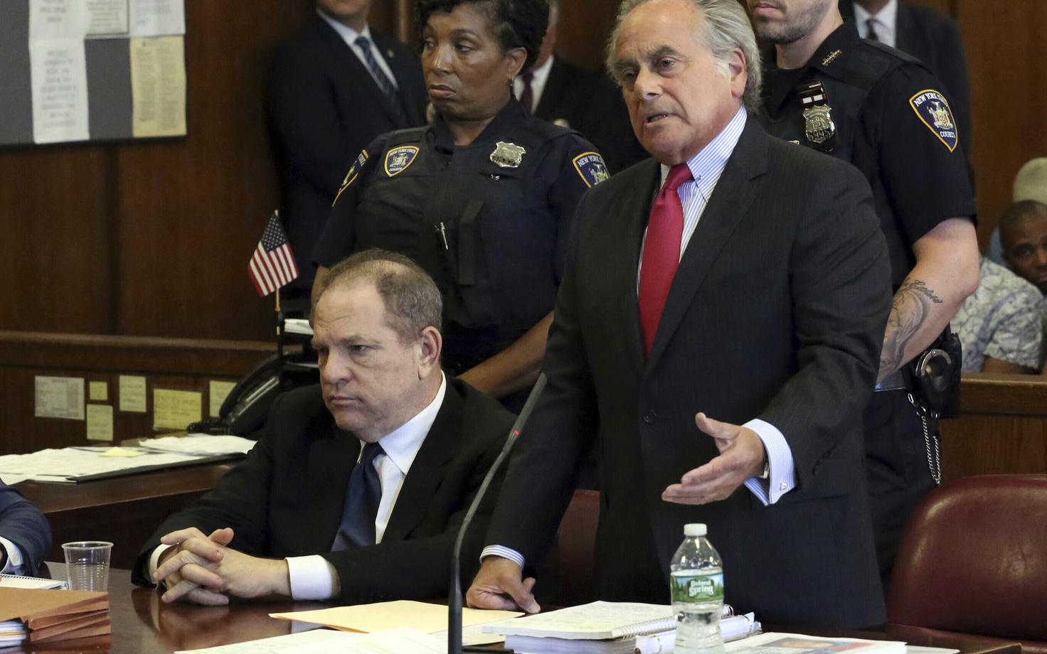 Harvey Weinstein (vasakul) ja tema advokaat Benjamin Brafman kohtus.