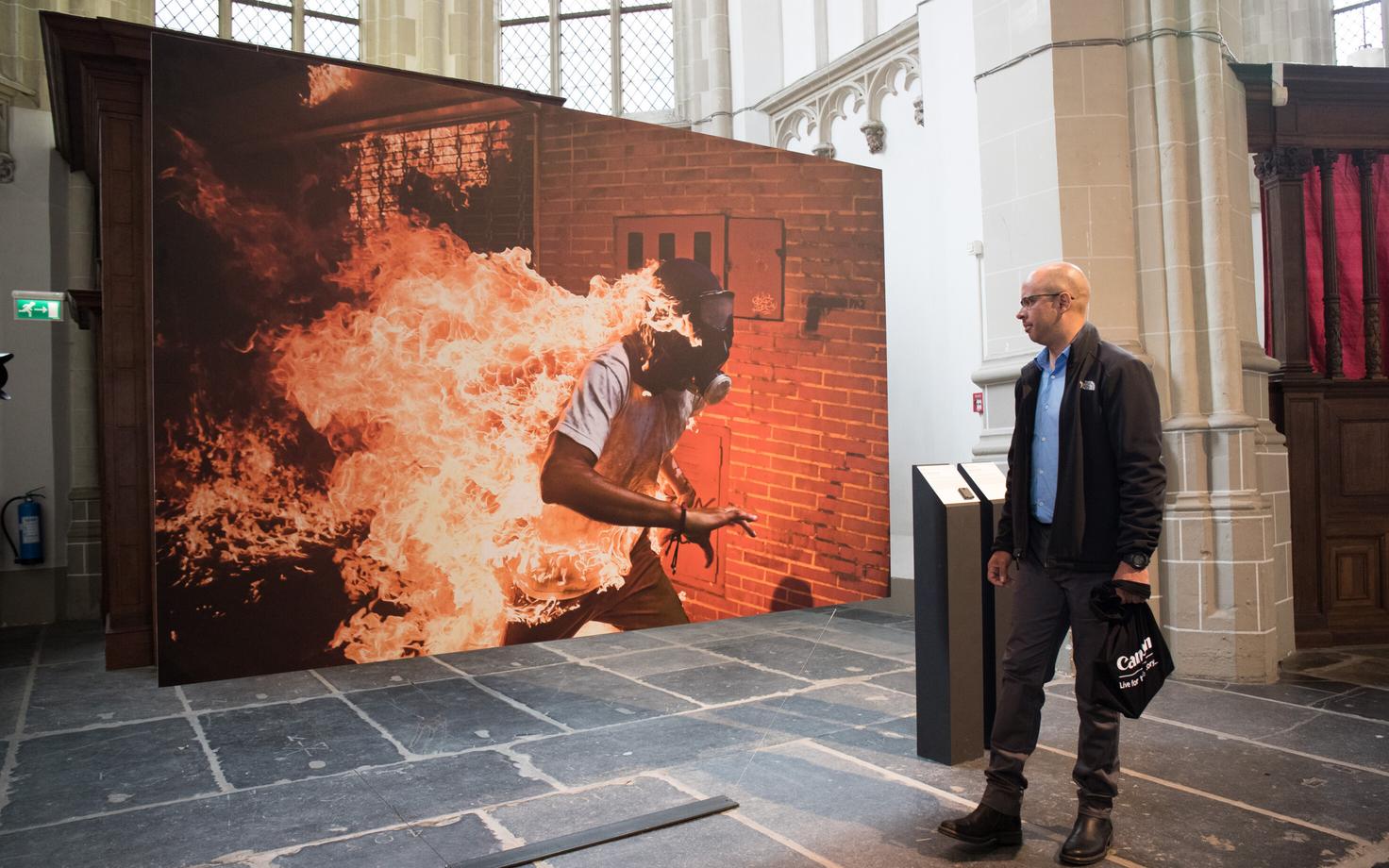 В 2018 году лучшим на конкурсе World Press Photo был признан снимок Роналдо Шемидта.