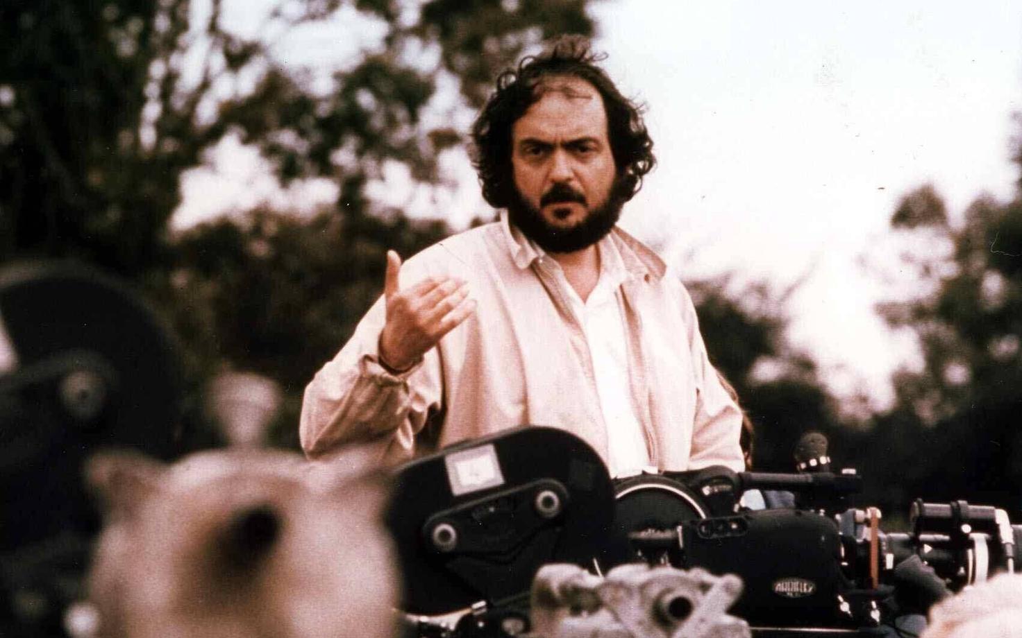 Stanley Kubrick võtteplatsil 1975. aastal.