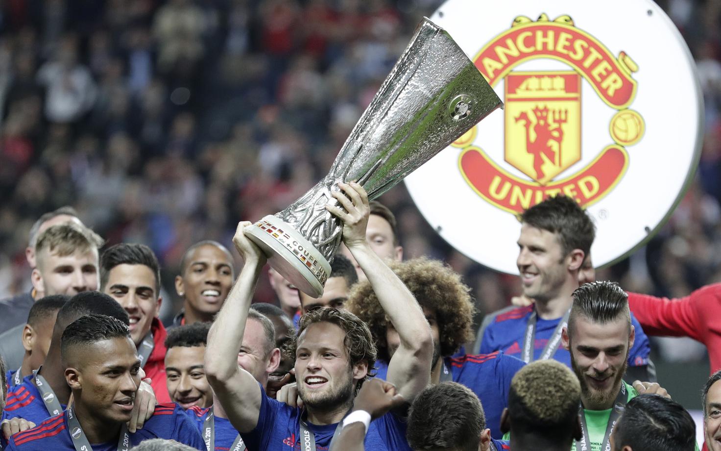 Daley Blind Euroopa liiga trofeega