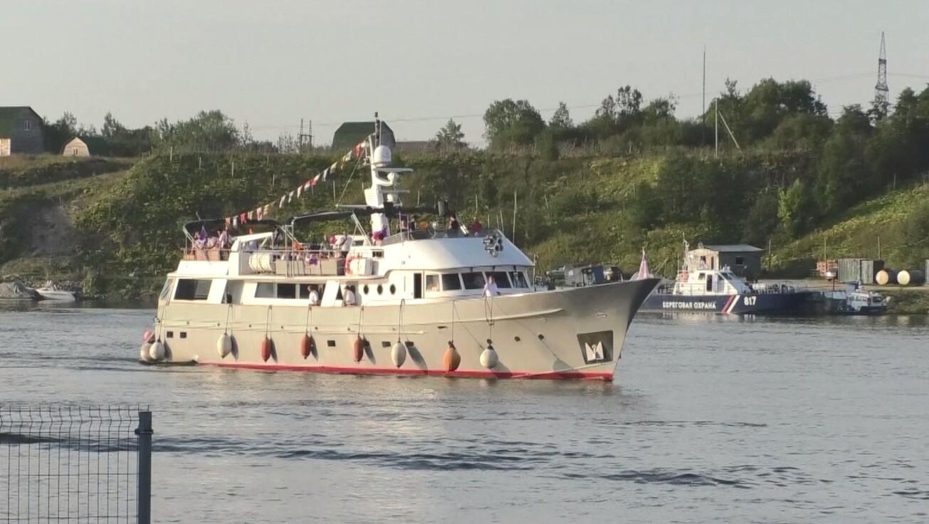 Круизы по Нарове.