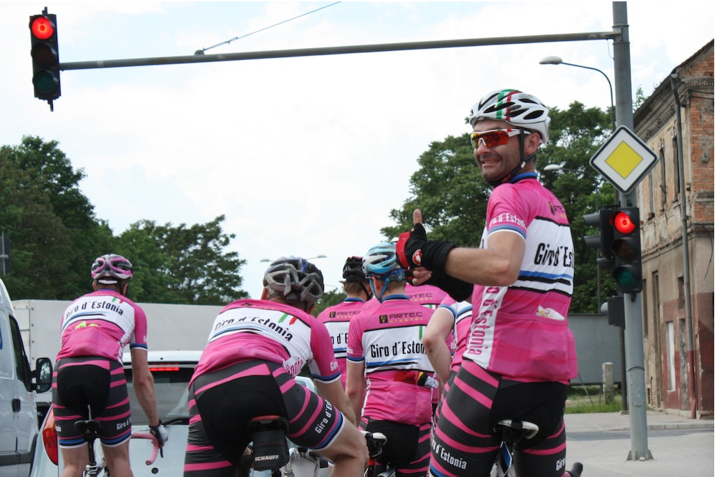 Viimane velotuur Giro d'Italia karusellis tiireldes lõppes 2015. aasta mais Milanos. Jätkame augusti lõpus järjepidevuse huvides samuti Itaaliast, kust suundume üle Püreneede edasi juba Vuelta velotuuri radadele.