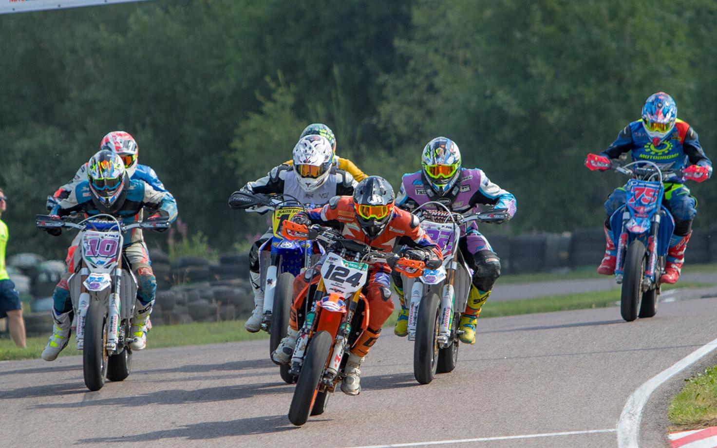 S1 klassi start, esiplaanil Eero Madisson (124).