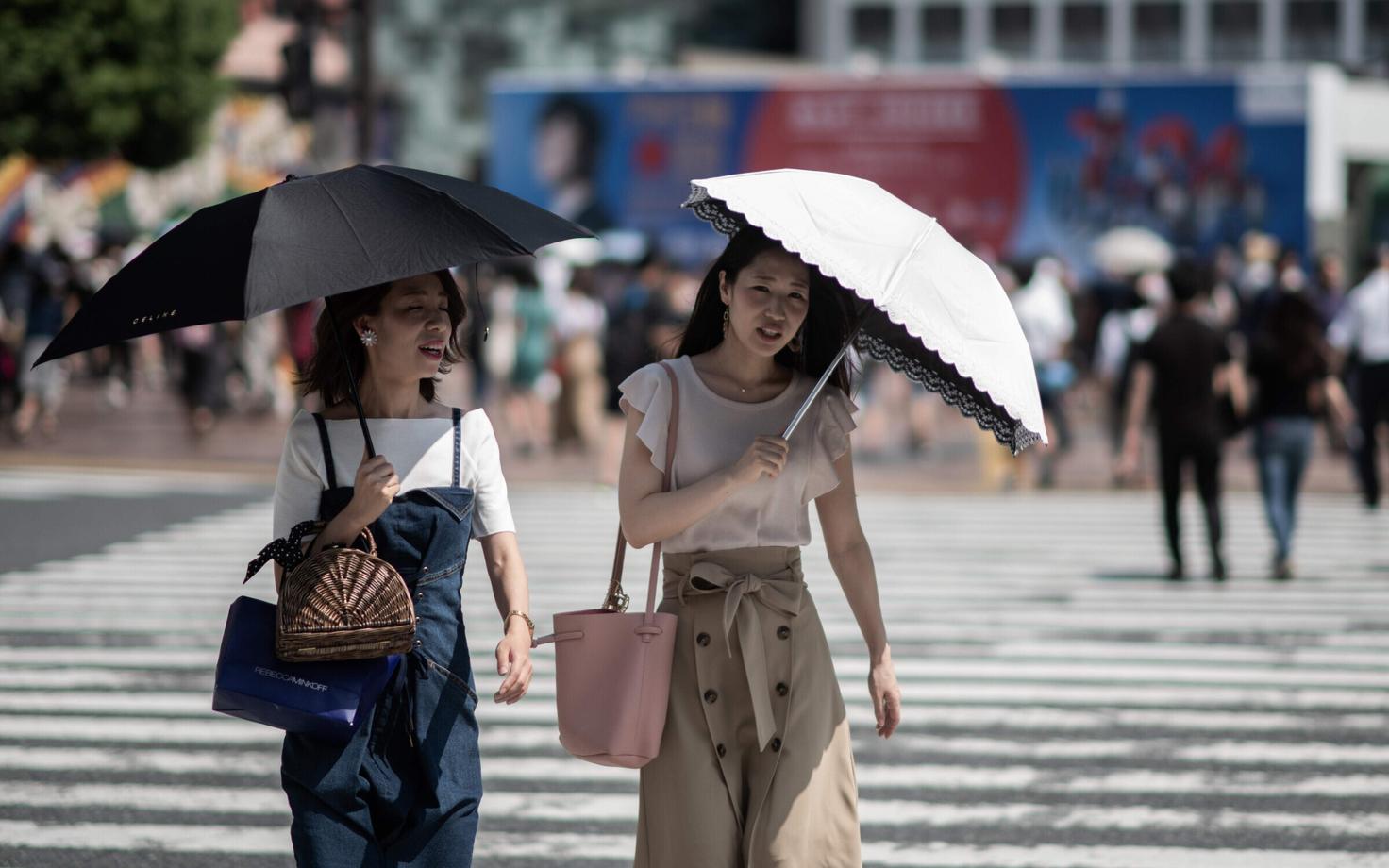 Tokyo elanikud kuumal suvepäeval
