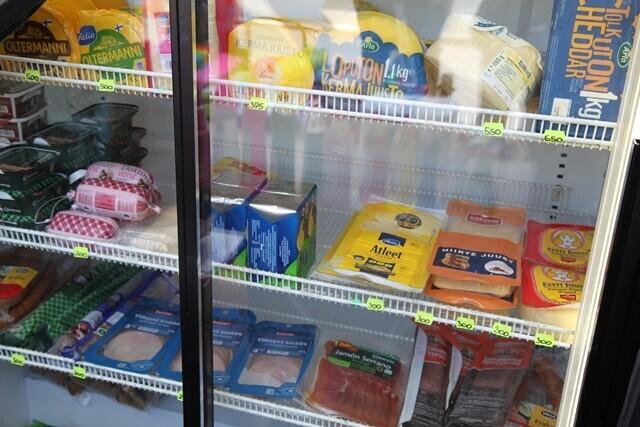 В Петербурге на рынке изъяли из продажи продукты из Эстонии.