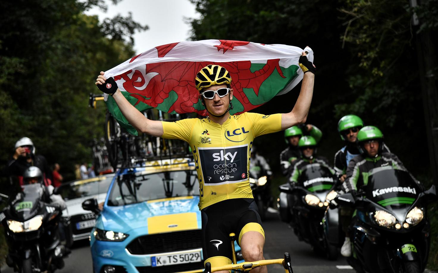 Geraint Thomas Walesi lipuga Prantsusmaa velotuuri viimasel etapil.