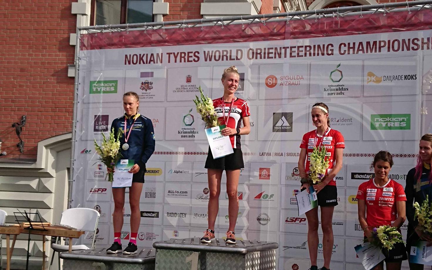 Maja Alm jõudis neljandat aastat järjest MM-il sprindis pjedestaali kõrgeimale astmele.