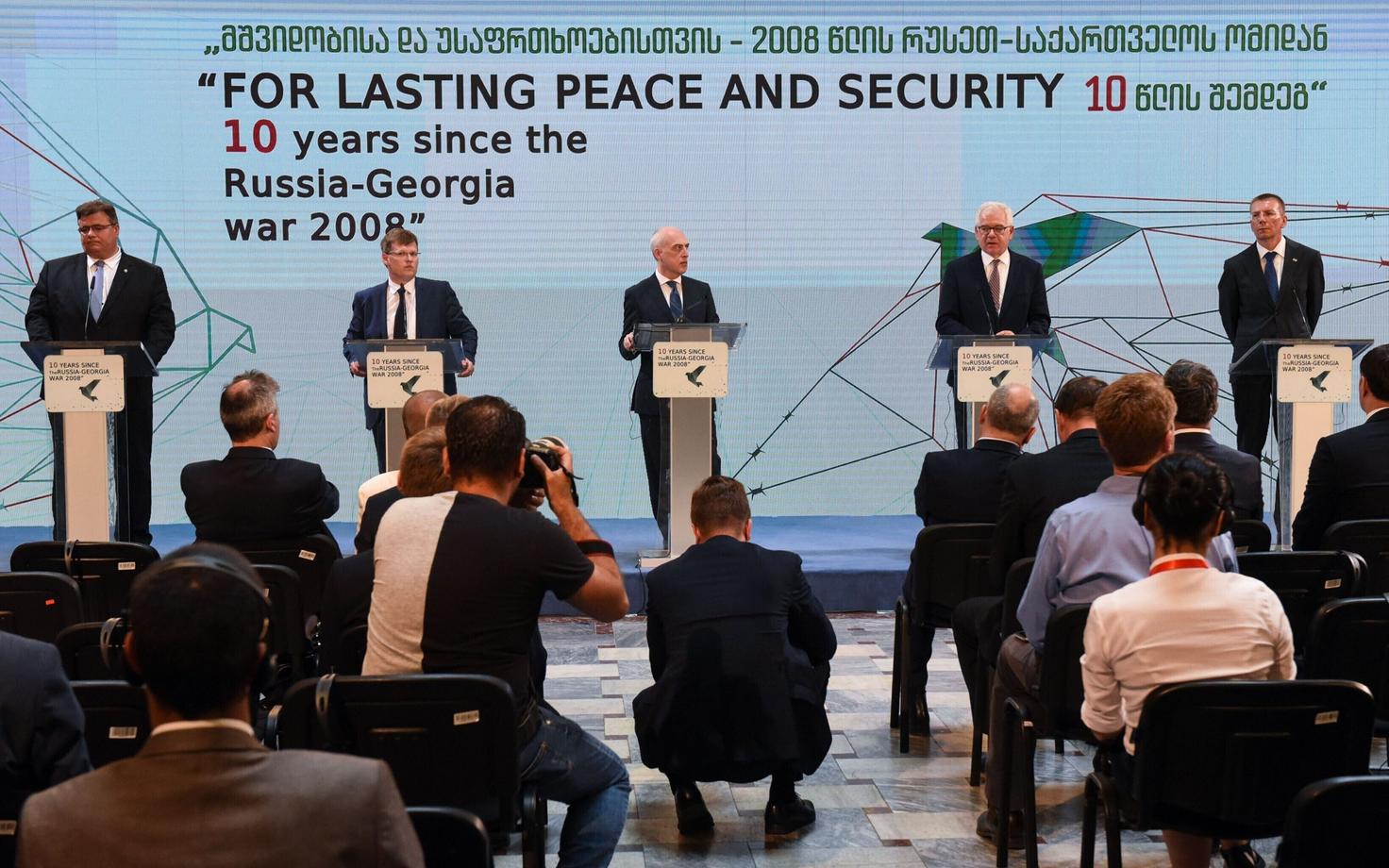 Leedu välisminister Linas Linkevicius, Ukraina asepeaminister Pavlo Rozenko, Poola välisiminister Jacek Czaputowicz ja Läti välisminister Edgars Rinkevics Thbilisis.