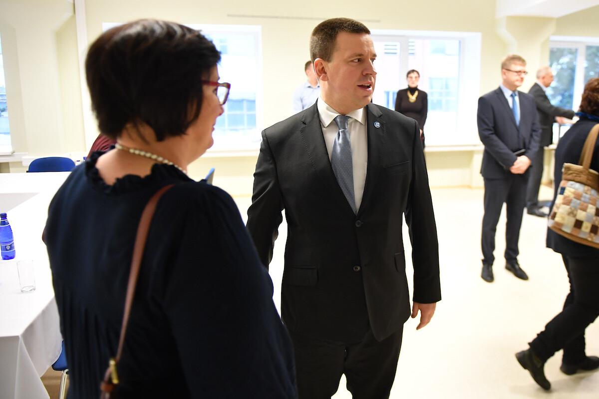 Юри Ратас будет следить за развитием скандала в Нарве.