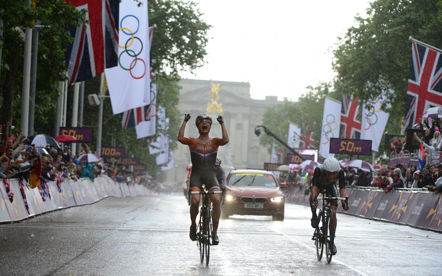 Marianne Vos võitmas Londoni olümpiamänge grupisõidus